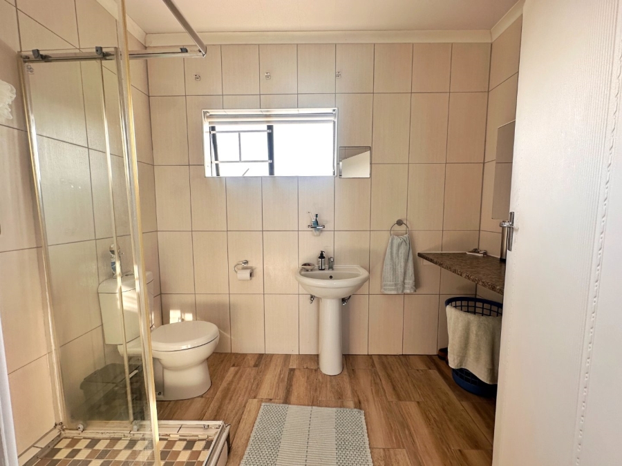 5 Bedroom Property for Sale in Fraaiuitsig Western Cape
